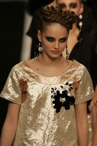 Clements-Ribeiro-FW2005-26.jpg