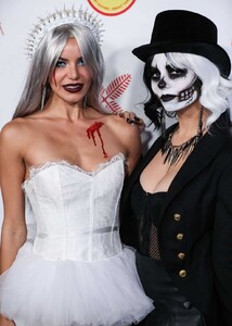 HalloweenParty23.thumb.jpg.1ba667a84f430ad049b538f2c00ad2b6.jpg