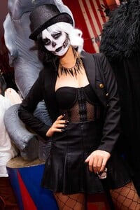 HalloweenParty26.thumb.jpg.d230db0d13f8b5eee582e16b196fb0e4.jpg