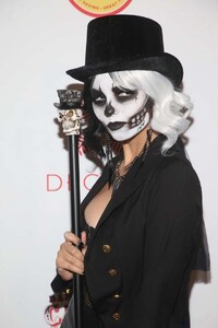 HalloweenParty8.thumb.jpg.3cee57d58f47887af9ae935a4dc78c81.jpg