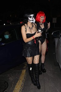 HalloweenPartyArriving7.thumb.jpg.29ad8076bbf5a4e4791abb3d4c19b293.jpg