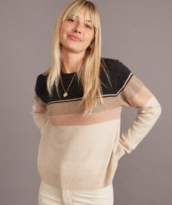 Harper_Cashmere_Crewneck_Sweater_Neutral_Colorblock39885-Final_web.thumb.jpg.214b30740e5d0a8473b8f4b46fddfc71.jpg