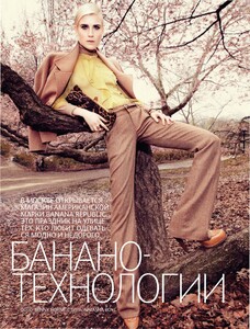 Honre_Vogue_Russia_August_2011_01.thumb.jpg.381f23b9b8454d4241953d4176a40b3f.jpg