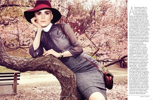 Honre_Vogue_Russia_August_2011_05.thumb.jpg.68d9cddb2cd52f3a68d8ec91c6b61c1a.jpg