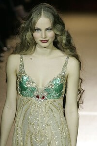 Jenny-Packham-FW2005-08.jpg