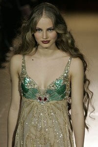 Jenny-Packham-FW2005-09.jpg