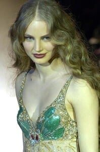 Jenny-Packham-FW2005-11.jpg