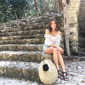 Kayla-Ewell-hot-feet-pic.jpeg