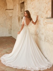 Maggie-Sottero-Primrose-A-Line-Wedding-Dress-22MK002A01-Alt3-IV.jpg