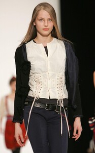 Marc-by-Marc-Jacobs-FW2005-03.jpg