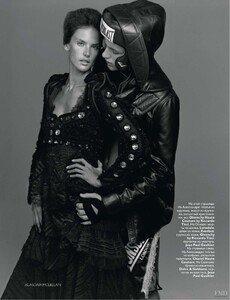 McLellan_Vogue_Russia_May_2010_04.thumb.jpg.d67199661347699d5dcb7450553632d1.jpg