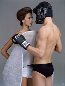 McLellan_Vogue_Russia_May_2010_08.thumb.jpg.c3864e12b83c6c51e54f47e69929dbdd.jpg