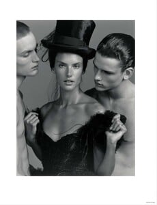 McLellan_Vogue_Russia_May_2010_10.thumb.jpg.1b7cc273dfb076adf0894fd23d55bb4f.jpg