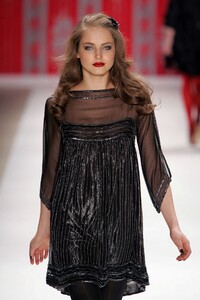 Nanette-Lepore-FW2006-04.jpg