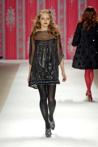 Nanette-Lepore-FW2006-08.jpg