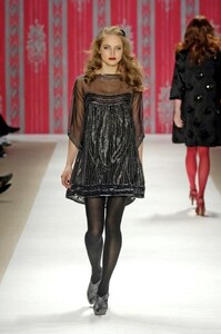 Nanette-Lepore-FW2006-09.jpg