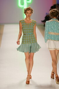 Nanette-Lepore-SS2006-17.jpg