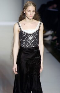 Nicole-Farhi-FW2005-02.jpg