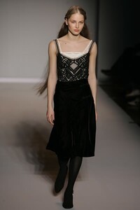 Nicole-Farhi-FW2005-03.jpg