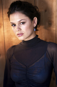 Rachel-Bilson-Self-Assignment-2003-004.jpg