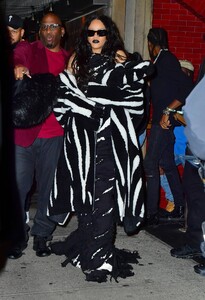 Rihanna---Steps-out-for-her-brother-Rorys-Halloween-party-in-New-York-03.jpg