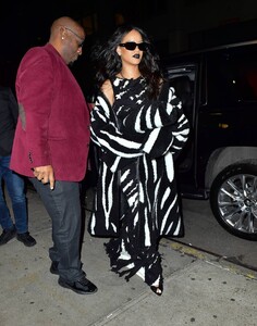 Rihanna---Steps-out-for-her-brother-Rorys-Halloween-party-in-New-York-07.jpg
