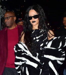 Rihanna---Steps-out-for-her-brother-Rorys-Halloween-party-in-New-York-08.jpg