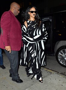 Rihanna---Steps-out-for-her-brother-Rorys-Halloween-party-in-New-York-11.jpg