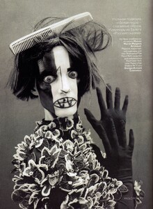 Roversi_Vogue_Russia_May_2010_03.thumb.jpg.08acf91e4eed08374d1ca02d8e511d61.jpg