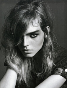Tsiolis_Vogue_Russia_February_2009_01.thumb.jpg.729ff1d88b298ef09b445bb9b78c16db.jpg