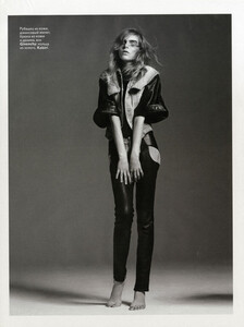 Tsiolis_Vogue_Russia_February_2009_02.thumb.jpg.33ff8be7c5e4663b098639e7e683b90f.jpg