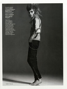 Tsiolis_Vogue_Russia_February_2009_09.thumb.jpg.518052d8771cf70eecb8f292cd4eccc0.jpg