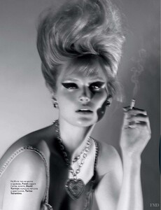 Tsiolis_Vogue_Russia_March_2010_01.thumb.jpg.f01a3ead3553f8b48d32245702819d1c.jpg