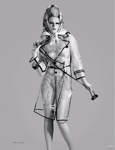 Tsiolis_Vogue_Russia_March_2010_06.thumb.jpg.d30f91409506ab6b84a95efd65670a4c.jpg