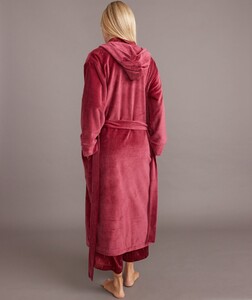 Velour_Robe_Rhododendron37740-Final_web.thumb.jpg.030a5d66b30338c3668861f49d7e5744.jpg