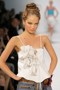 Venexiana-SS2006-03.jpg