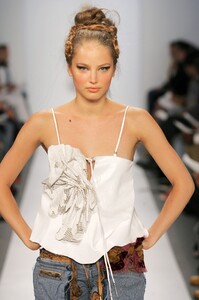 Venexiana-SS2006-04.jpg