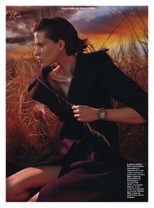 VogueItaliaN854Novembre2021-page-002.jpg
