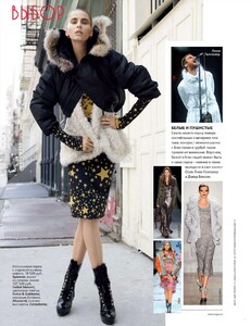 Vogue_09_2011_146.thumb.jpg.56df1f284cfed9b369c42442e330b408.jpg