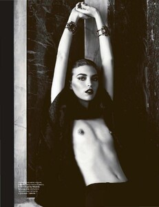 Vogue_12.11_RU_269.thumb.jpg.90151ec55d3eb2fe2526c56c1ea77841.jpg