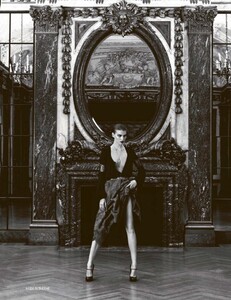 Vogue_12.11_RU_271.thumb.jpg.bb19f7443e5925e7f1482cf87b54bf4a.jpg