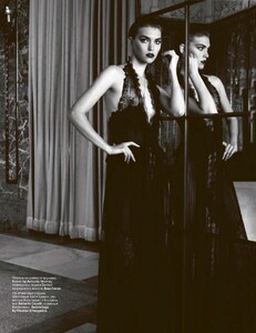 Vogue_12.11_RU_272.thumb.jpg.79ba31e70e75aeecf4df335dd8528dde.jpg