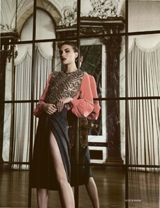 Vogue_12.11_RU_274.thumb.jpg.f20710e060de6f19b1353f34191be987.jpg