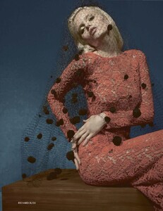 Vogue_12.11_RU_293.thumb.jpg.82220681c6d53e25c1ee8b46f9d0d018.jpg