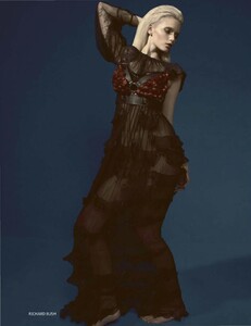 Vogue_12.11_RU_299.thumb.jpg.110ee1cbc095f70a64d5bc5168a89153.jpg