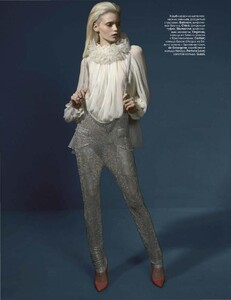 Vogue_12.11_RU_300.thumb.jpg.683f209674b522555a40114c114a19d9.jpg