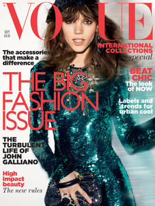 Vogue_sep11_bt.thumb.jpg.548ad49042e5deb48cd1e37d2d866189.jpg