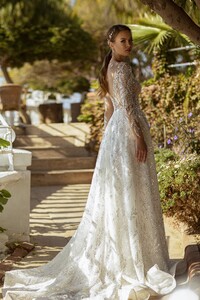 Wedding-dress-720-2.thumb.jpg.97f22993ea78cfb6a3ce7192e3286587.jpg