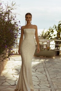 Wedding-dress-725-2.thumb.jpg.869e26f92e508384026aad824fd6395c.jpg