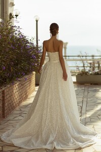 Wedding-dress-725-4.thumb.jpg.465497e3ebd54f6a3bfeb93ca4bb6dd5.jpg